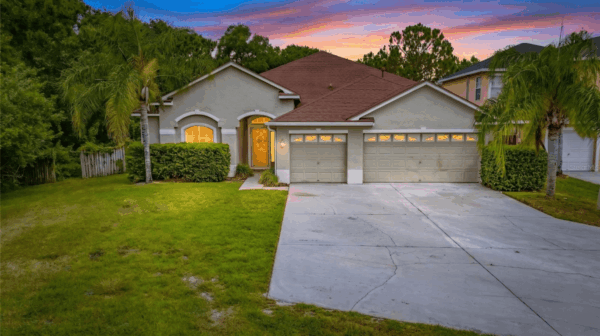 11901 NORTHUMBERLAND DR, TAMPA, FL 33626