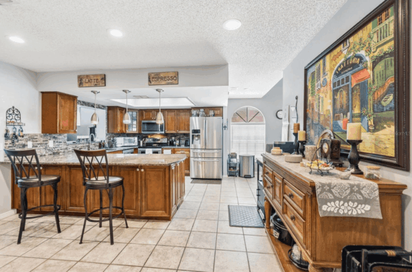 10735 SE DRUMMOND RD, TAMPA, FL 33615